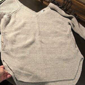 Cozy V-Neck Ribbed Knit Sweater - L
